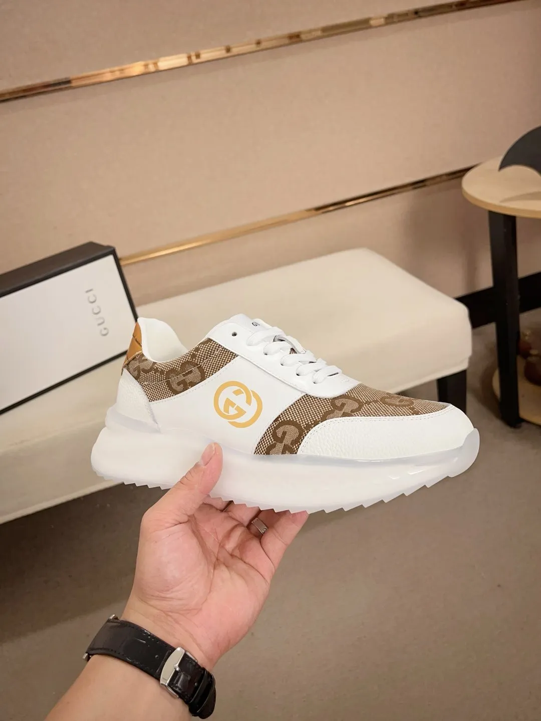 Men's men's shoes💰 462💰🇮🇹🇮🇹GUCCI🔍🔍new models are on sale at the same time at the counter. The uppers🇮🇹 are made of top-grain cowhide imported from Italy. Fully imported genuine leather lining 💪💪, completely 1⃣️ to 1⃣️ replica 🇮🇹💪💪, ⚠ sole: original sole provided by the original factory, exclusive movable molded sole super comfortable, ⚠ original factory follow-up, 🔍🔍 high quality, you can go in and out of the counter at will, welcome to compare⚠. Code number:38-44